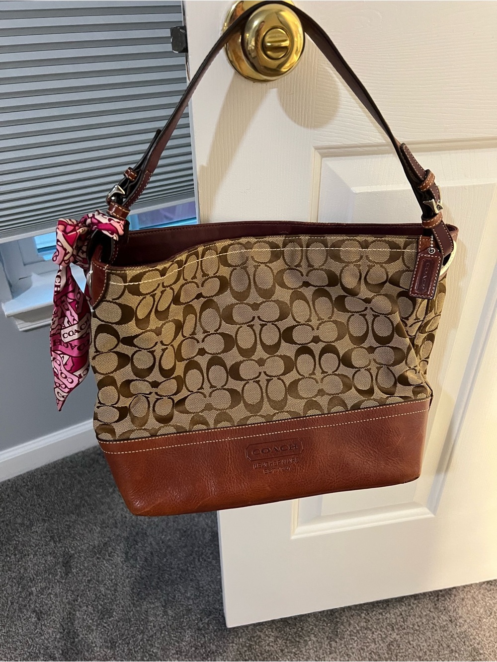 Timeless Vintage Coach Signature Hobo - Heritage Leather & Iconic Monogram